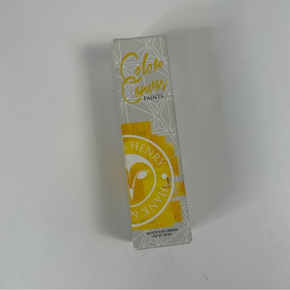 Hank & Henry Makeup Bundle - Picture 5 of 6